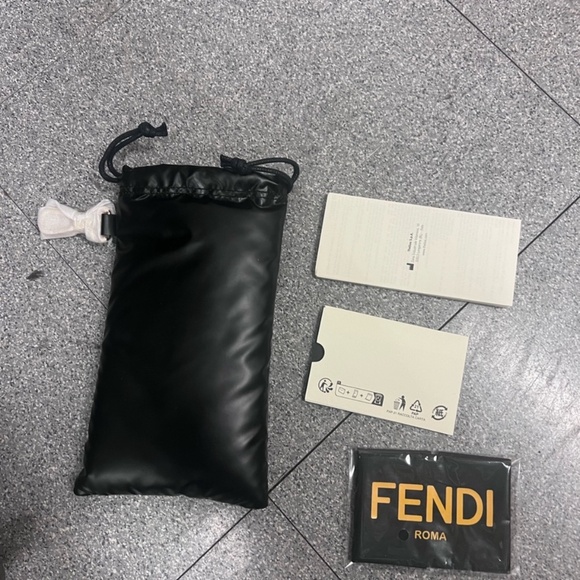 Fendi sunglasses case soft - Picture 2 of 2